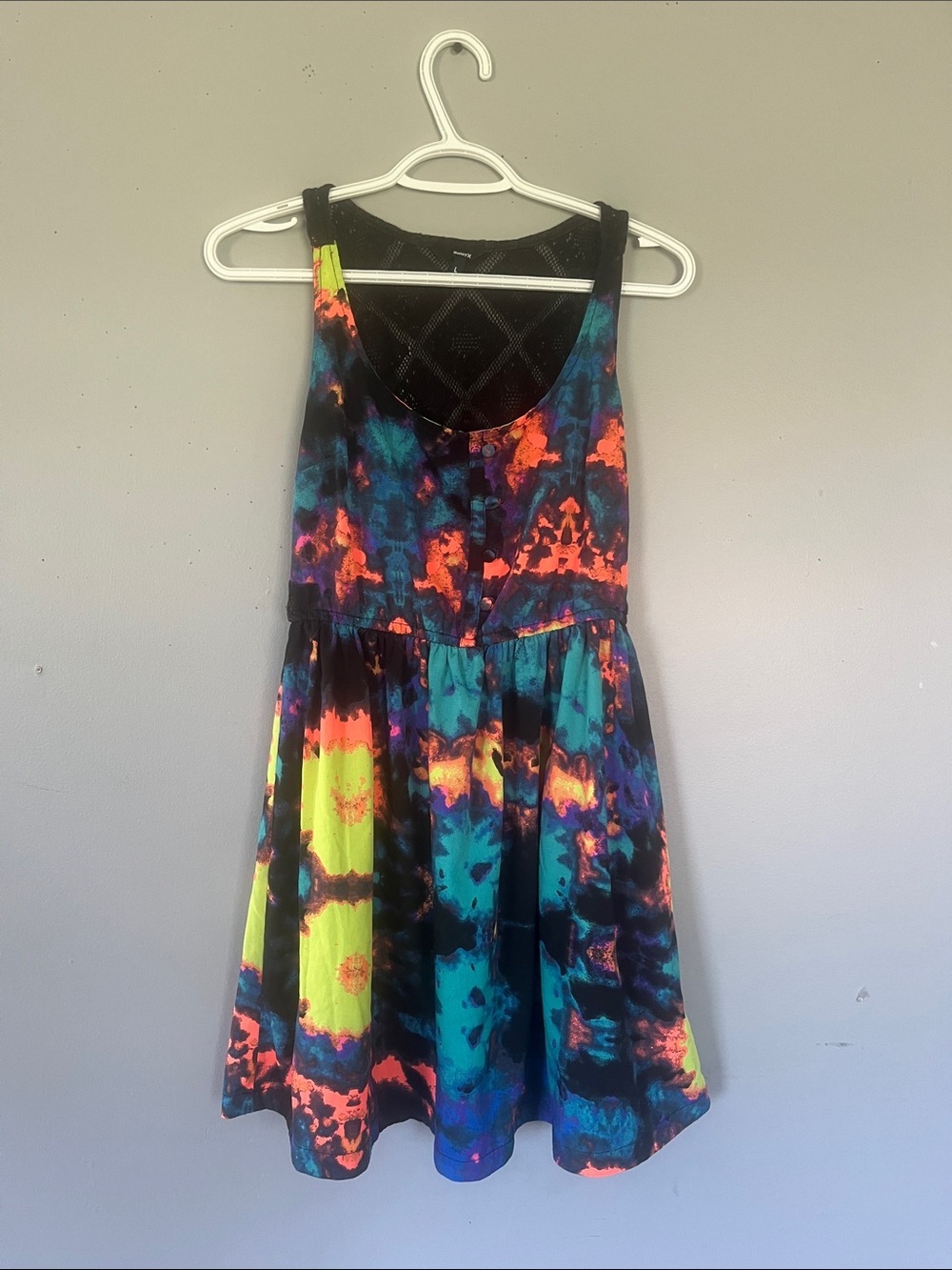 Woman’s Hurley Black Back Colourful Botton Dress With Lace/Knit Back Large